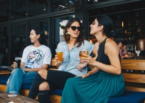 atraer clientes a un restaurante con ofertas o promociones en dias especiales