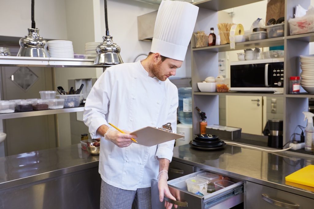 almacén de cocina de un restaurante