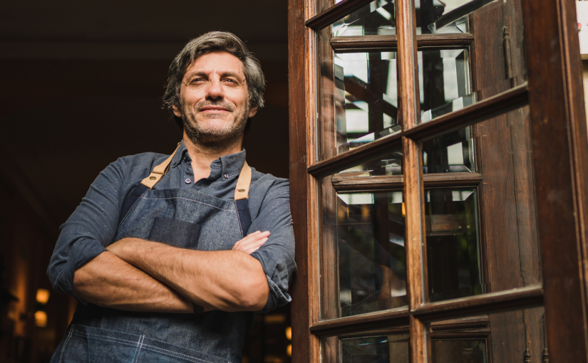 ¿Cómo abrir un restaurante o bar? [Guía paso a paso]