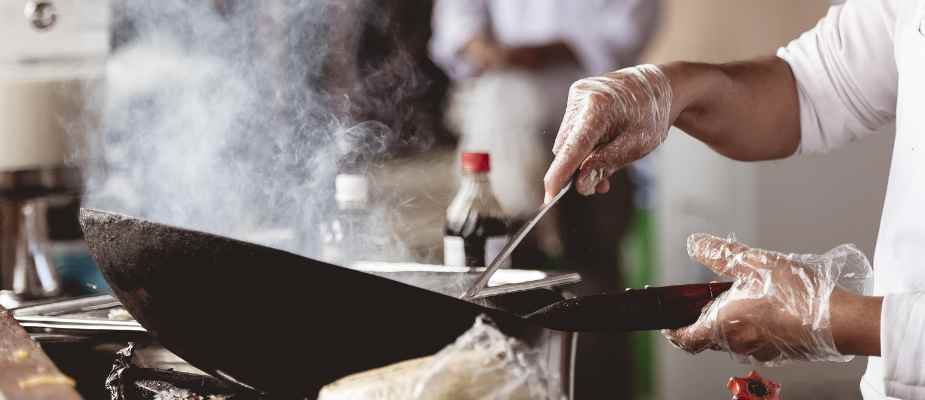 información del manual de operaciones de un restaurante